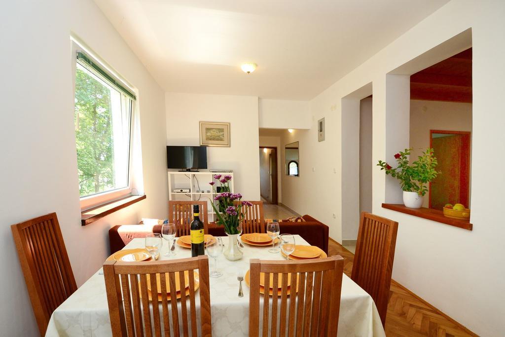 Apartments Tena ポレッチ 部屋 写真