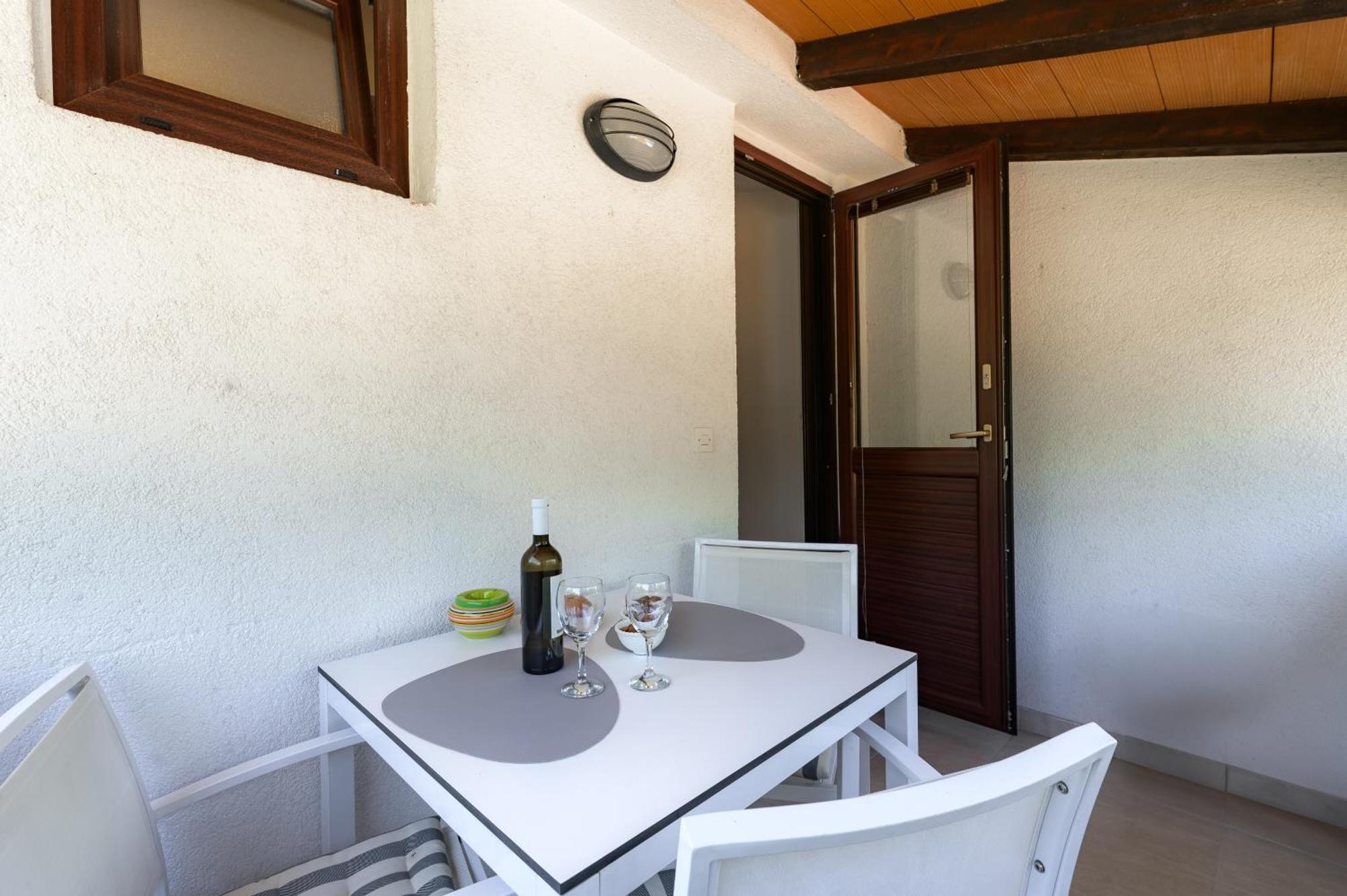 Apartments Tena ポレッチ エクステリア 写真