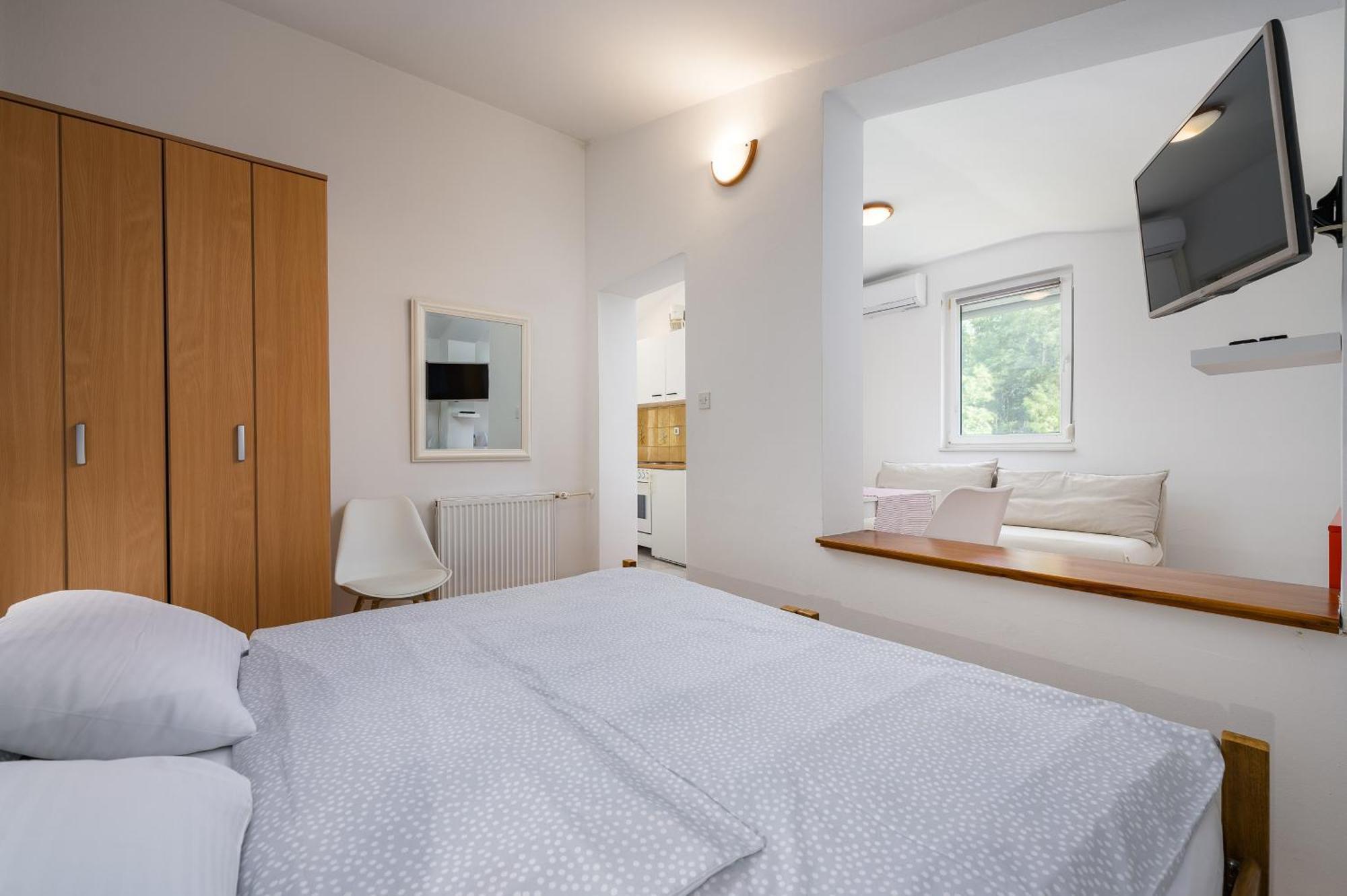 Apartments Tena ポレッチ エクステリア 写真