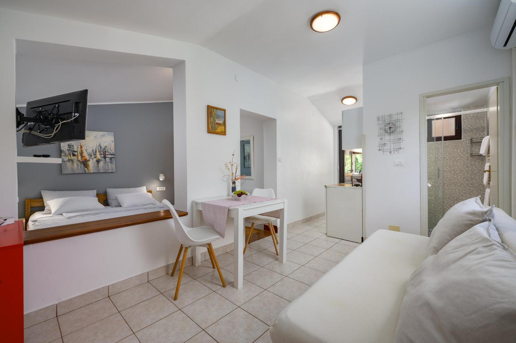 Apartments Tena ポレッチ エクステリア 写真