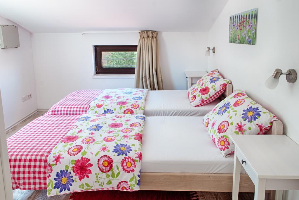 Apartments Tena ポレッチ エクステリア 写真