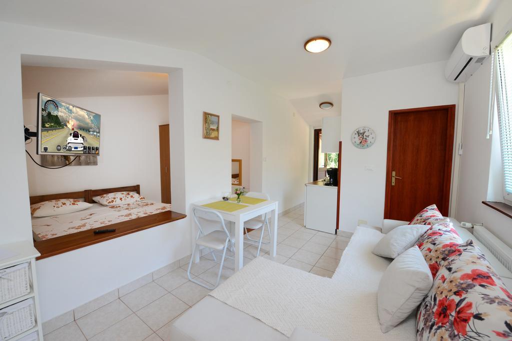 Apartments Tena ポレッチ エクステリア 写真