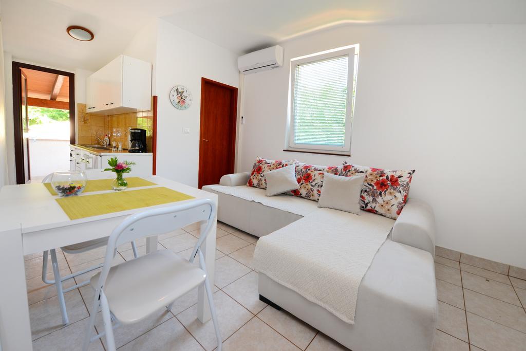 Apartments Tena ポレッチ エクステリア 写真